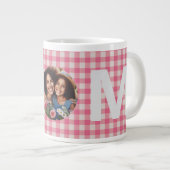可愛いピンクと白チェック柄カスタムフォトママ ジャンボコーヒーマグカップ (正面右)
