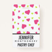 可愛いピンクと緑のタンブルハートパターン バッジ (正面)