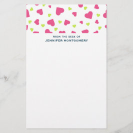 可愛いピンクと緑のタンブルハートパターン 便箋