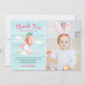 可愛いピンクにんじん付きバニー写真誕生日 サンキューカード (正面)