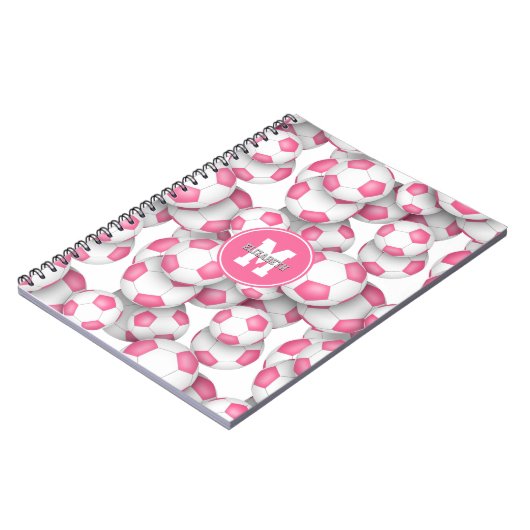 可愛いピンクのサッカーボールのモノグラムの模様 ノートブック (左側)