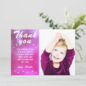 可愛いピンクのスターメタリックガーリー誕生日写真 サンキューカード (スタンド正面)