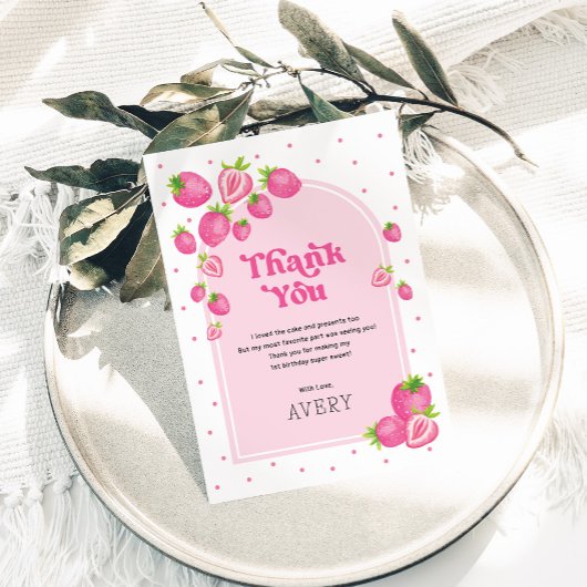 可愛いピンクのストロベリーベリーの最初の誕生日 サンキューカード