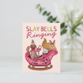 可愛いピンクのスレイベル鳴るドッグディバクリスマス シーズンポストカード (スタンド正面)