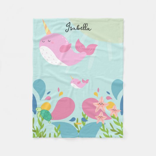 可愛いピンクのナウラルがブルーの海シーンに。 フリースブランケット (正面)