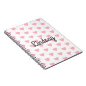 可愛いピンクのハートパターンカスタマイズ可能な名前ホワイト ノートブック (右側)