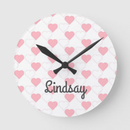 可愛いピンクのハートパターンカスタマイズ可能な名前ホワイト ラウンド壁時計
