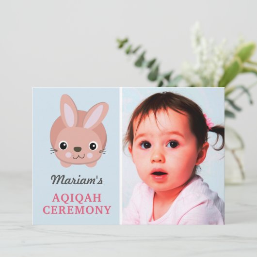 可愛いピンクのバニーのベビーガール写真Aqiqah 招待状 (スタンド正面)