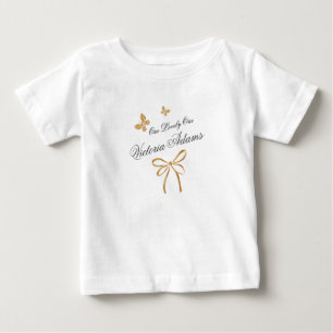 可愛いピンクのバラの花と金のリボンのベビーシャワー ベビーTシャツ