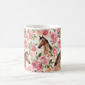 可愛いピンクのバラの花の馬 コーヒーマグカップ (中央)