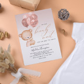 可愛いピンクのバルーン私たちは赤ちゃんシャワーを待つことができる 招待状