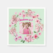 可愛いピンクのフローラボウガールフォトバースデーパーティー スタンダードカクテルナプキン (正面)