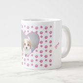 可愛いピンクの手が犬のパーソナライズされたママの写真をプリント ジャンボコーヒーマグカップ (正面右)