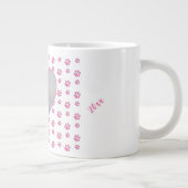 可愛いピンクの手が犬のパーソナライズされたママの写真をプリント ジャンボコーヒーマグカップ (右)