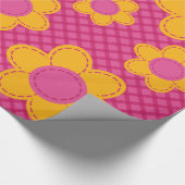 可愛いピンクの格子柄のスティッチフラワー春女 ラッピングペーパー (角)