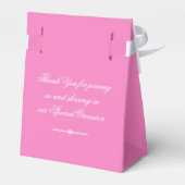 可愛いピンクの結婚式 美しいホワイトの装飾文字とリボン フェイバーボックス (裏面サイド)