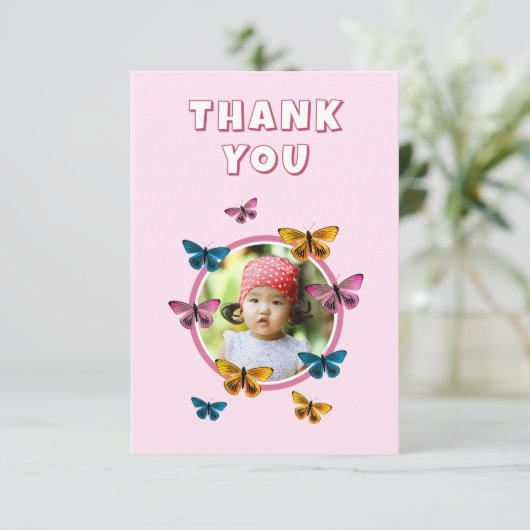 可愛いピンクの蝶パターン誕生日写真 サンキューカード (スタンド正面)