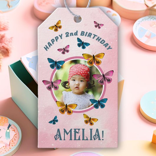 可愛いピンクバタフライガール誕生日写真 ギフトタグ