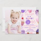 可愛いピンクパープル甘いワンガールの誕生日写真 招待状 (正面)