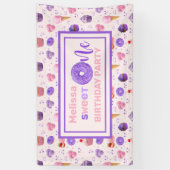 可愛いピンクパープル甘い一誕生日パーティー 横断幕 (縦)