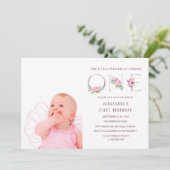 可愛いピンクローズ金ゴールドフローラ第1回誕生日写真 招待状 (スタンド正面)