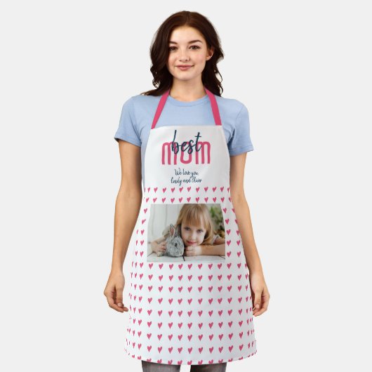 可愛いピンク最高ののハートお母さんの日 エプロン (着用した状態)
