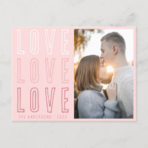 可愛いピンク色の愛バレンタインの家族写真