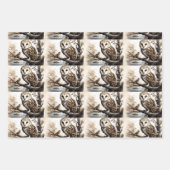 可愛いフクロウが木の枝に座っている ラッピングペーパーシート (正面2)