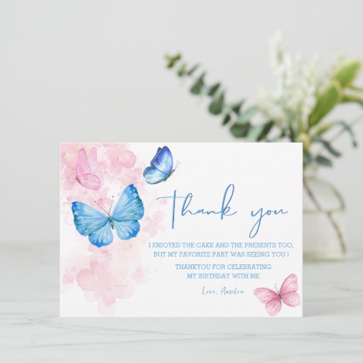 可愛いフローラが蝶の上にフラッター誕生日 サンキューカード (スタンド正面)