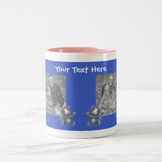 可愛いブルーのテディベアのフレームパーソナライズされた写真 ツートーンマグカップ (中央)