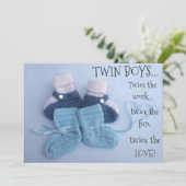 可愛いブルーのブーティーボーイ双子ベビーシャワー招待状 招待状 (スタンド正面)