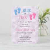 可愛いブルーまたはピンクのフットプリント性別リビール招待状 招待状 (スタンド正面)