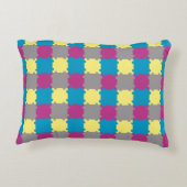 可愛いブルーイエローパープルグレイパズルライクパターン アクセントクッション (裏面)