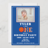 可愛いブルーバスケットボールフォト1st誕生日 招待状 (正面)