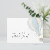 可愛いブルーホットエアバルーンボーイ赤ちゃんシャワー サンキューカード (スタンド正面)