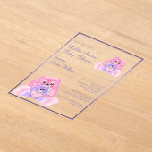 可愛いプルシースリトルシスターベビーシャワー アクリル招待状 (レイダウン)