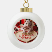 可愛いヘアレススフィンクス猫ねこ私ひざまずくカスタム セラミックボールオーナメント (正面)