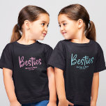 可愛いベスティー最高のBFFフレンドあなたの名前ティール（緑がかった色） Tシャツ<br><div class="desc">私たちカスタムの友達のTシャツは、あなたの友人と祝の特別な絆に最適最高のだ！そしてモダントレンディースクリプトは、この一種のデザインを際立たせる。あなたの友情が始まって以来、あなたの名前をカスタムすると年でそれをパーソナライズしなさい。あなたは都心に出ても家で寛いでいても、このTシャツは友達に自分の量を見せるのに最適気にだ。お母素晴らしさん娘もバレンタインのシャツに合わせてね！これはブラックとティール（緑がかった色）版。</div>