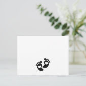 可愛いベビーの足跡の妊娠ママになる妊婦の 案内ポストカード (スタンド正面)