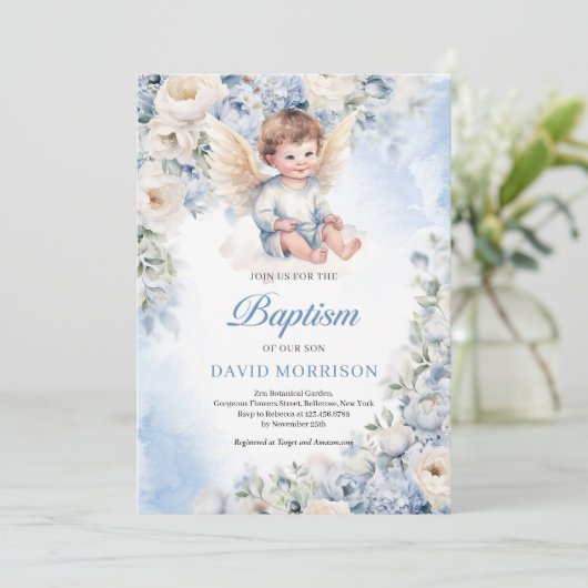 可愛いベビーエンジェルダスティブルーアイボリー花バプテスマ 招待状 (スタンド正面)