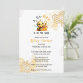 可愛いベビーオンザウェイハニービー赤ちゃんシャワー 招待状 (スタンド正面)