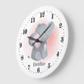 可愛いベビーガールゾウの名前 ラージ壁時計 (傾斜)
