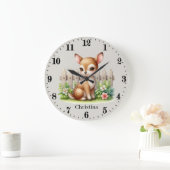 可愛いベビーガール鹿の名前を追加 ラージ壁時計 (ホーム)