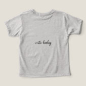 可愛いベビーガールTシャツ (デザイン裏面)