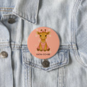 可愛いベビーキリンinピンクの女の子の母になる 缶バッジ (インサイチュ)