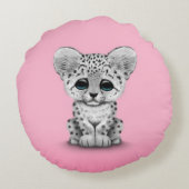 可愛いベビースノーヒョウ可愛いクブオンピンク ラウンドクッション (裏面)