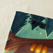 可愛いベビーフクロウ夜の月 ビーチタオル (インサイチュ)