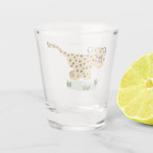 可愛いベビーランニングチーターイラストレーション ショットグラス (裏面)