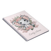 可愛いベビー象ピンクフローラの子の名前 ノートブック (右側)