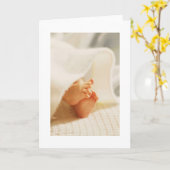 可愛いベビー足リトルベビー足包まれたブランケットCa カード (黄色い花)